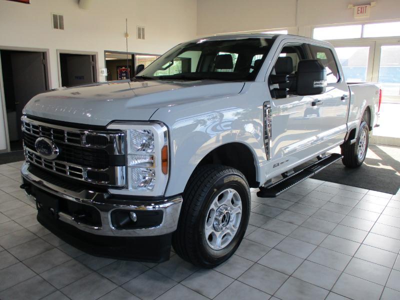 Ford F-250 SD XLT Crew Cab 4WD 2025
