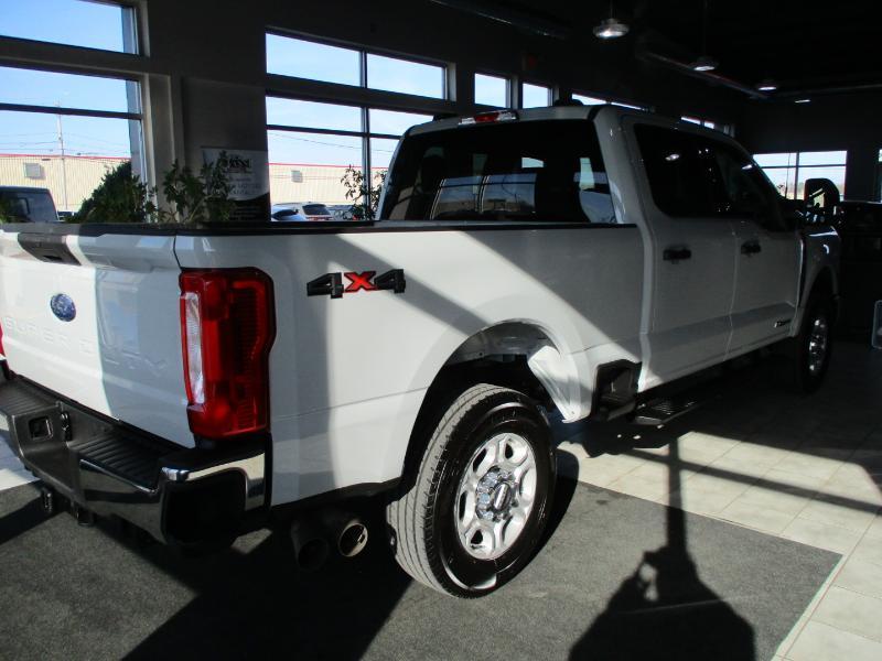 Ford F-250 SD XLT Crew Cab 4WD 2025
