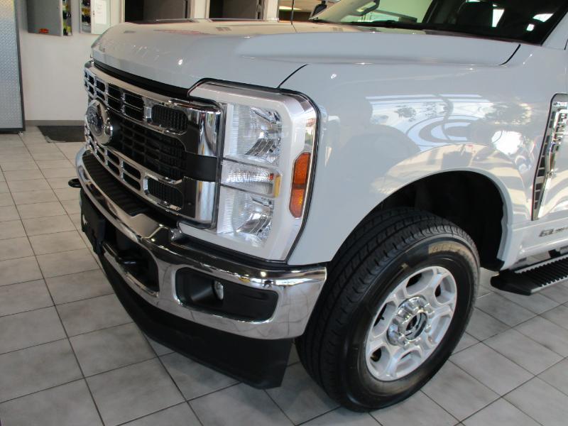 Ford F-250 SD XLT Crew Cab 4WD 2025