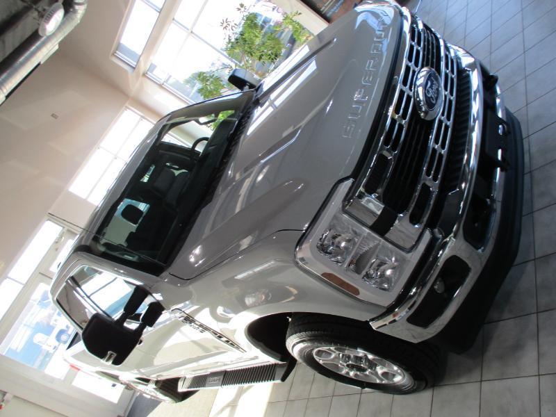 Ford F-250 SD XLT Crew Cab 4WD 2025