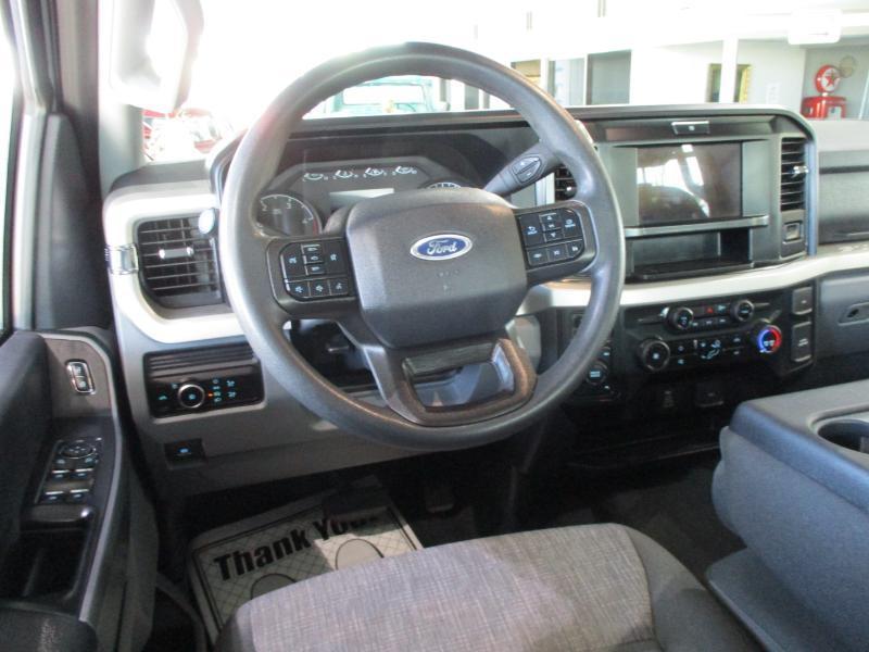 Ford F-250 SD XLT Crew Cab 4WD 2025