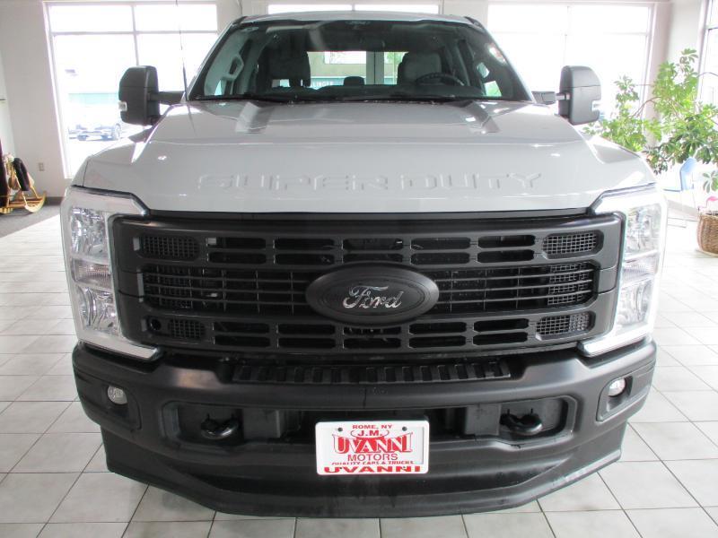 Ford F-250 SD XLT Crew Cab 4WD 2025