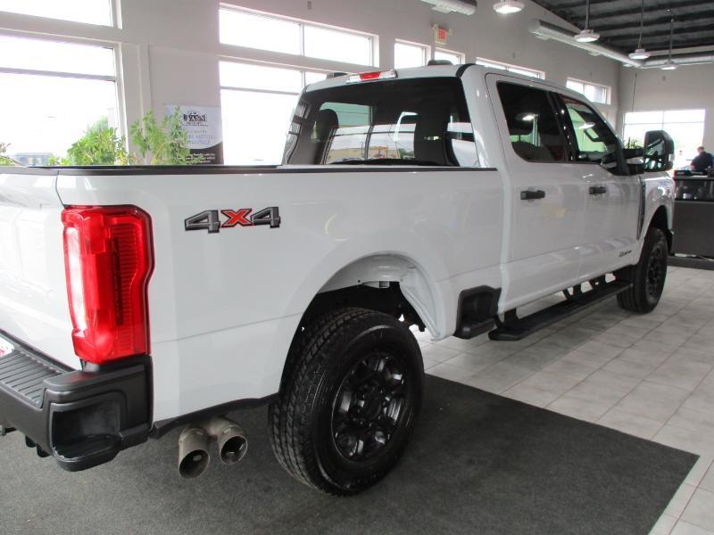 Ford F-250 SD XLT Crew Cab 4WD 2025