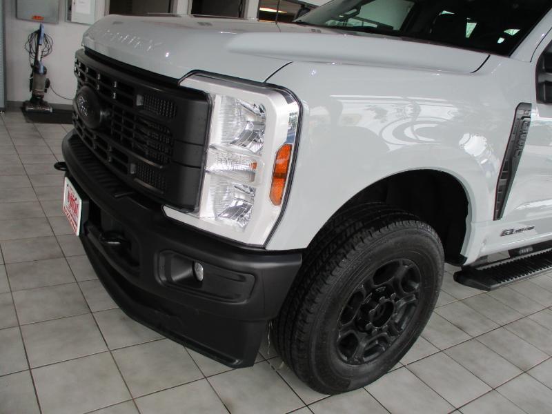Ford F-250 SD XLT Crew Cab 4WD 2025