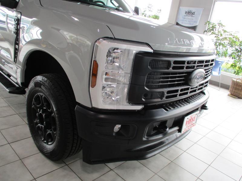 Ford F-250 SD XLT Crew Cab 4WD 2025