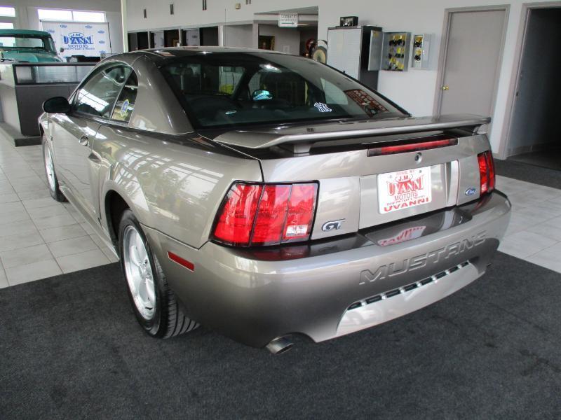 Ford Mustang GT Premium Coupe 2001