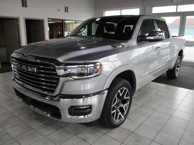 RAM 1500 Laramie Crew Cab SWB 4WD 2025