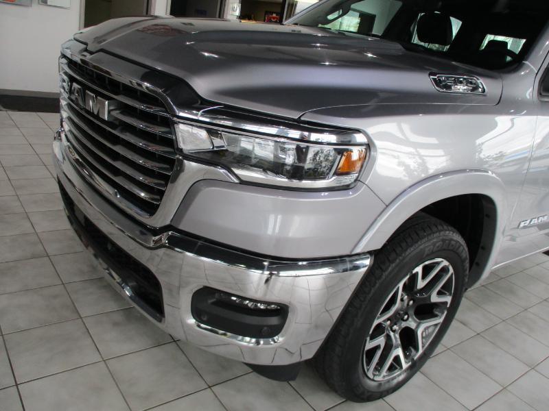 RAM 1500 Laramie Crew Cab SWB 4WD 2025