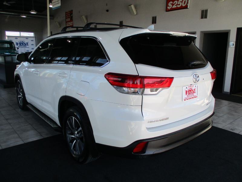 Toyota Highlander XLE AWD V6 2017