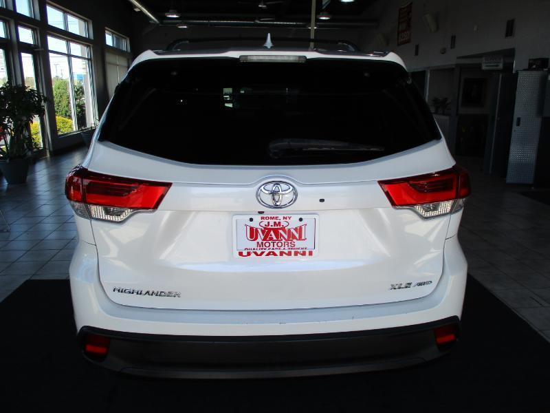 Toyota Highlander XLE AWD V6 2017