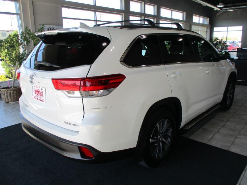Toyota Highlander XLE AWD V6 2017