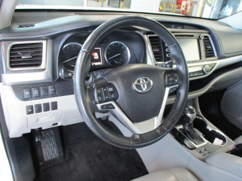 Toyota Highlander XLE AWD V6 2017