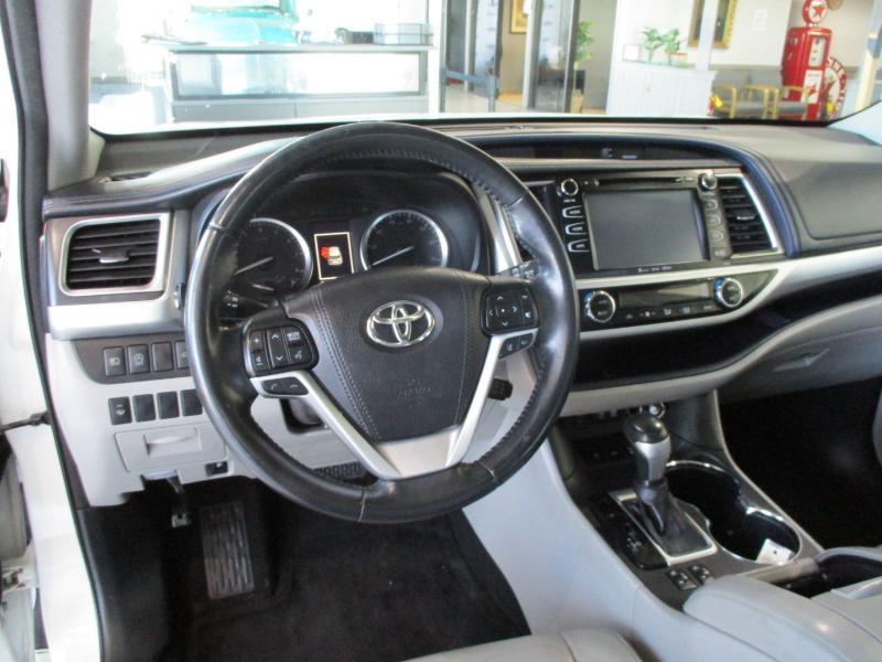 Toyota Highlander XLE AWD V6 2017