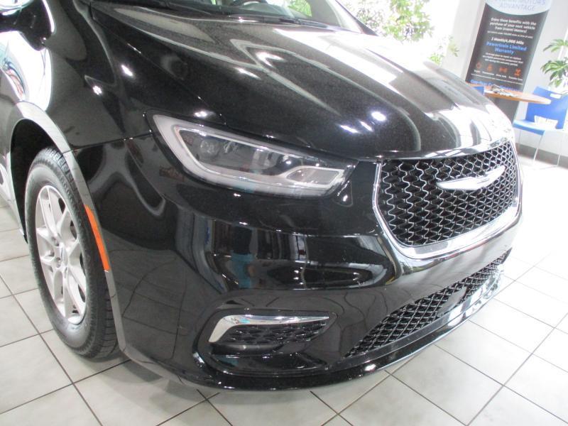 Chrysler Pacifica Touring L 2024