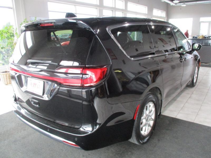 Chrysler Pacifica Touring L 2024