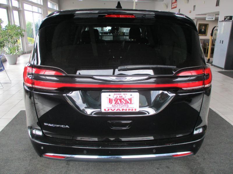Chrysler Pacifica Touring L 2024