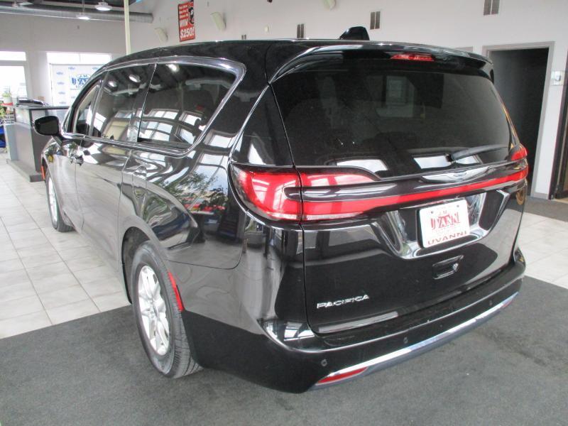 Chrysler Pacifica Touring L 2024