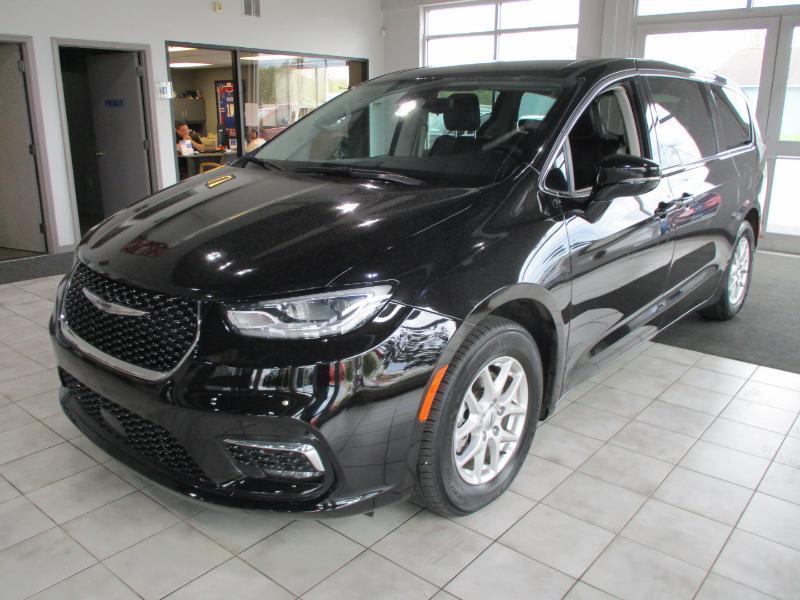 Chrysler Pacifica Touring L 2024