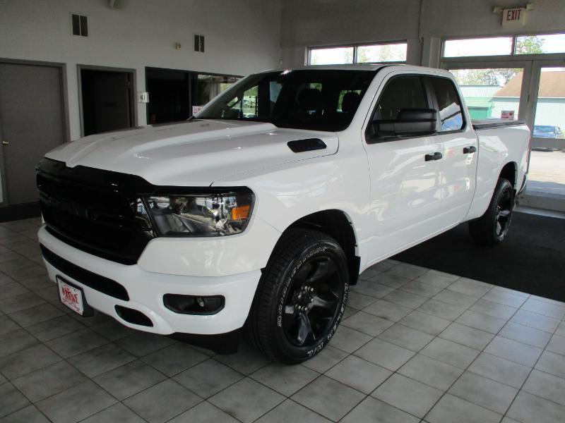 RAM 1500 SLT Quad Cab 4WD 2024