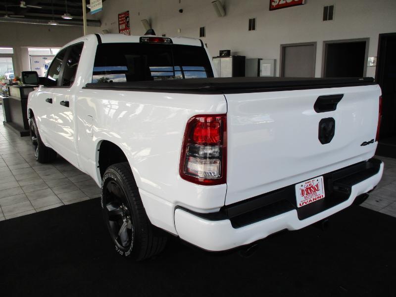 RAM 1500 SLT Quad Cab 4WD 2024