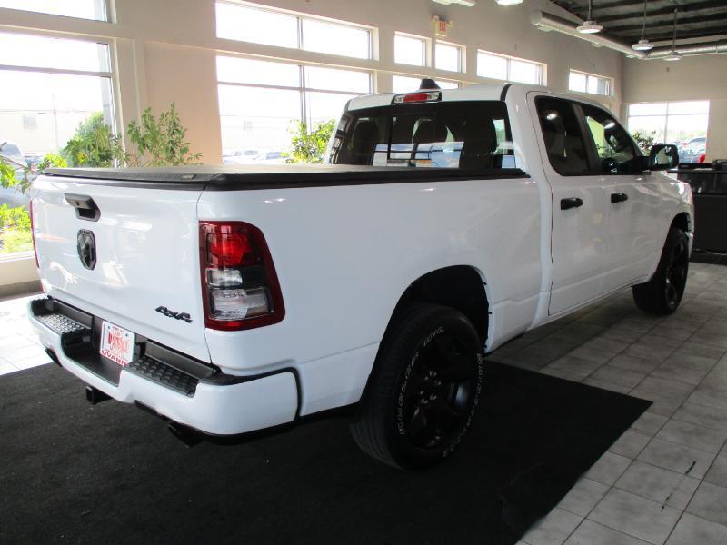 RAM 1500 SLT Quad Cab 4WD 2024