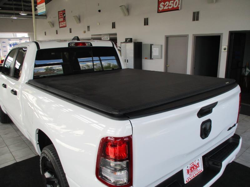 RAM 1500 SLT Quad Cab 4WD 2024