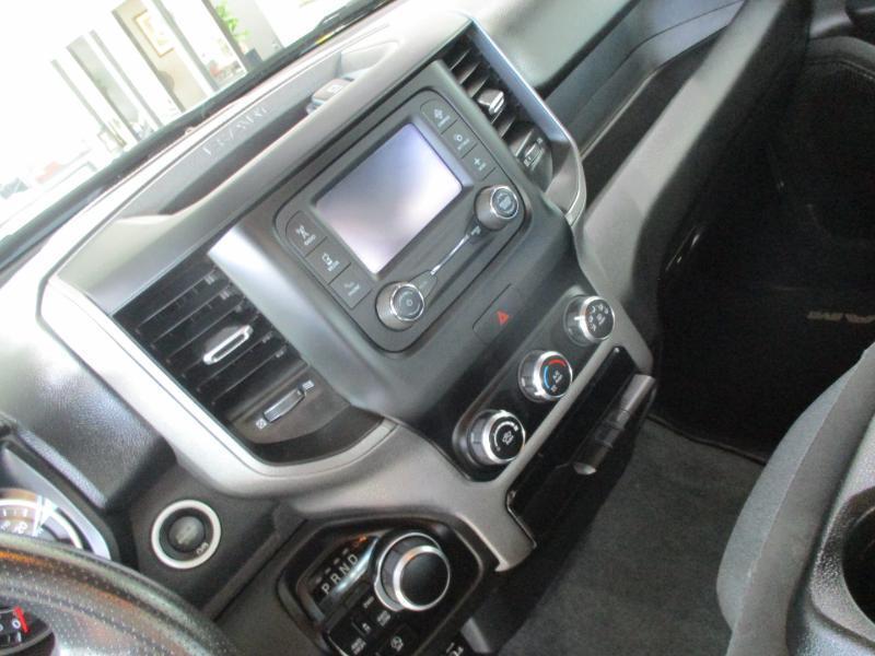 RAM 1500 SLT Quad Cab 4WD 2024