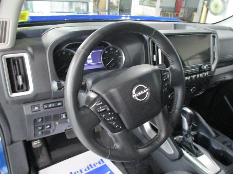 Nissan Frontier SV Crew Cab 4WD 2025