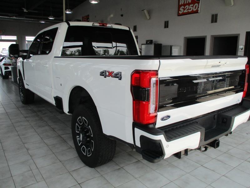Ford F-250 SD Platinum Crew Cab 4WD 2026