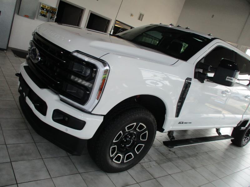 Ford F-250 SD Platinum Crew Cab 4WD 2026