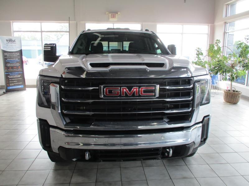 GMC Sierra 2500HD SLT Crew Cab 2WD 2024