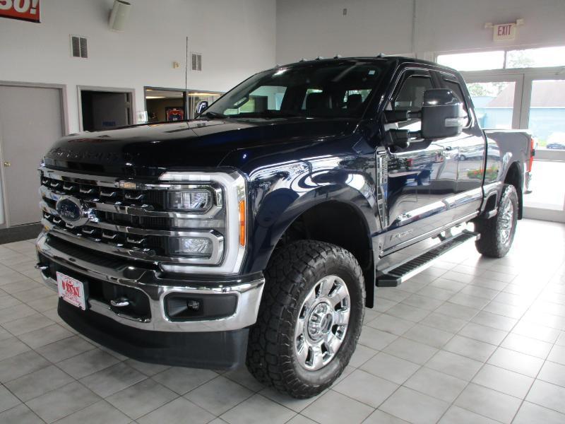 Ford F-350 SD Lariat SuperCab 4WD 2023