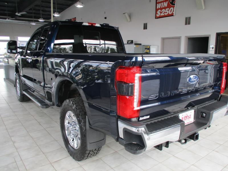 Ford F-350 SD Lariat SuperCab 4WD 2023