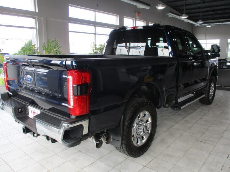 Ford F-350 SD Lariat SuperCab 4WD 2023