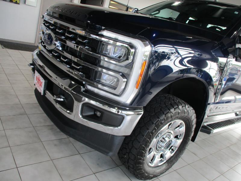 Ford F-350 SD Lariat SuperCab 4WD 2023