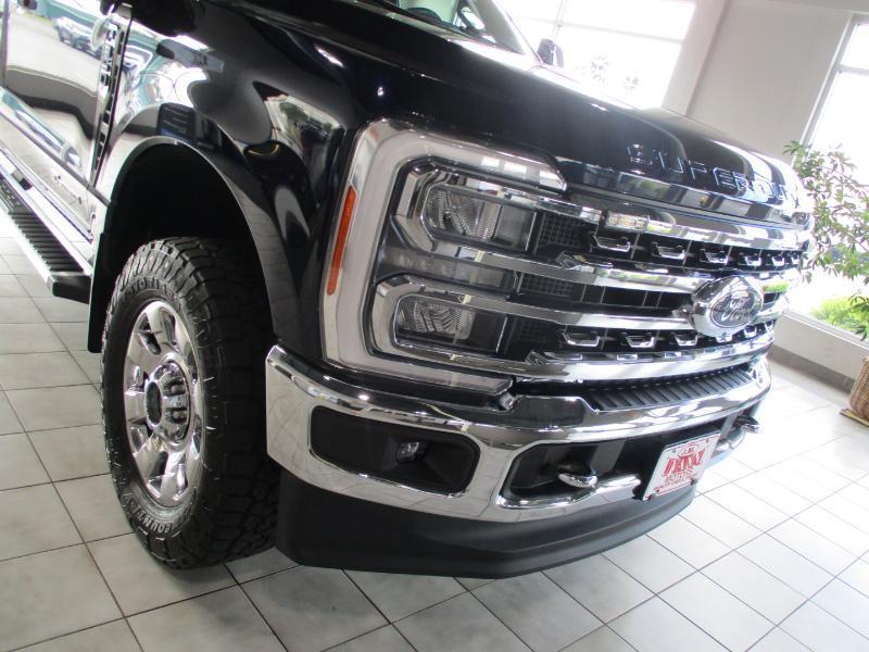 Ford F-350 SD Lariat SuperCab 4WD 2023