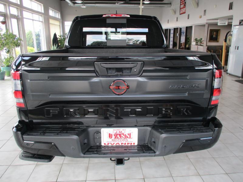 Nissan Frontier PRO-4X Crew Cab 4WD 2026