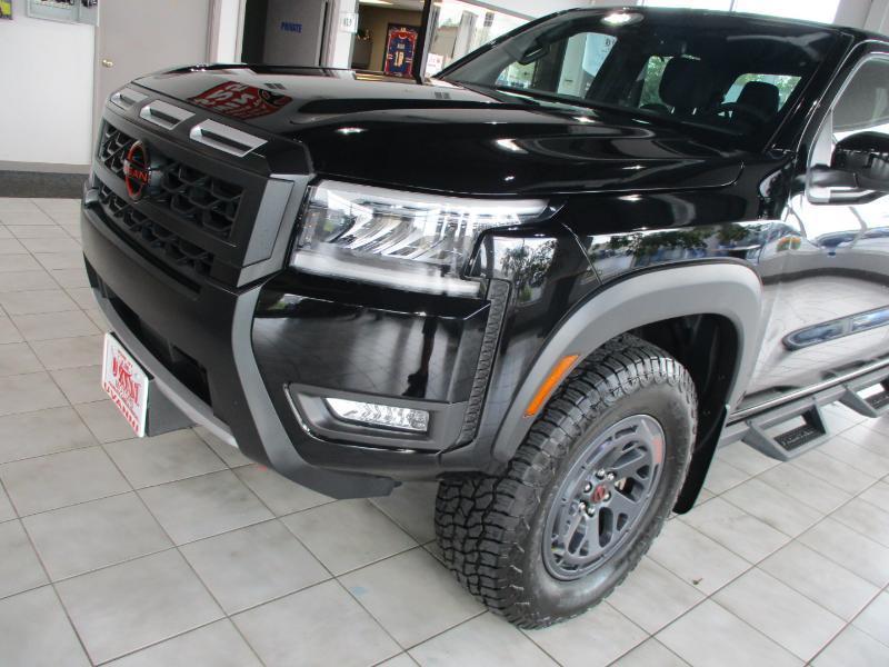 Nissan Frontier PRO-4X Crew Cab 4WD 2026
