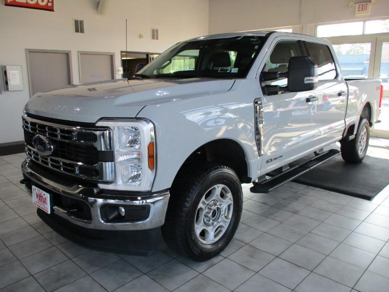 Ford F-250 SD XLT Crew Cab 4WD 2025