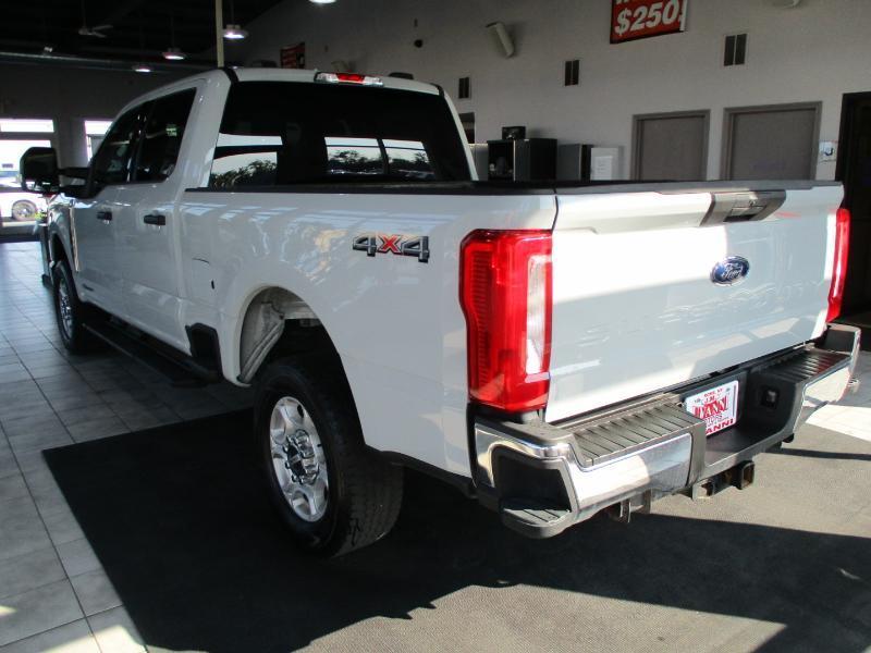 Ford F-250 SD XLT Crew Cab 4WD 2025