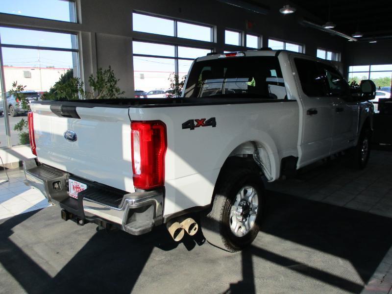 Ford F-250 SD XLT Crew Cab 4WD 2025