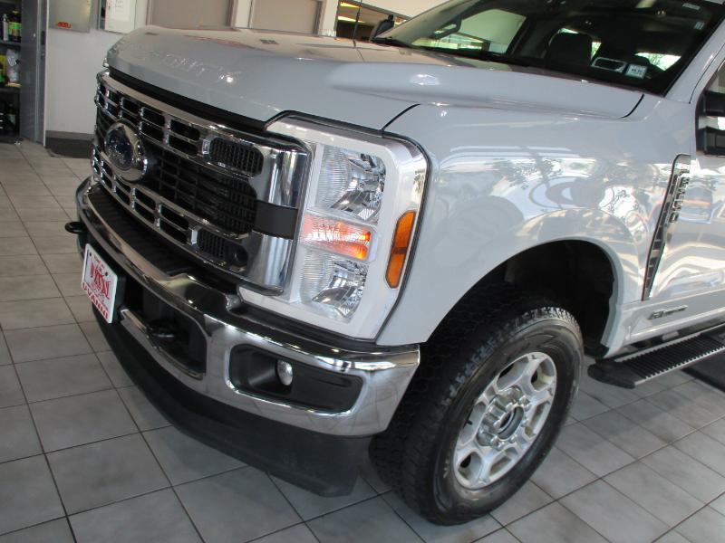 Ford F-250 SD XLT Crew Cab 4WD 2025