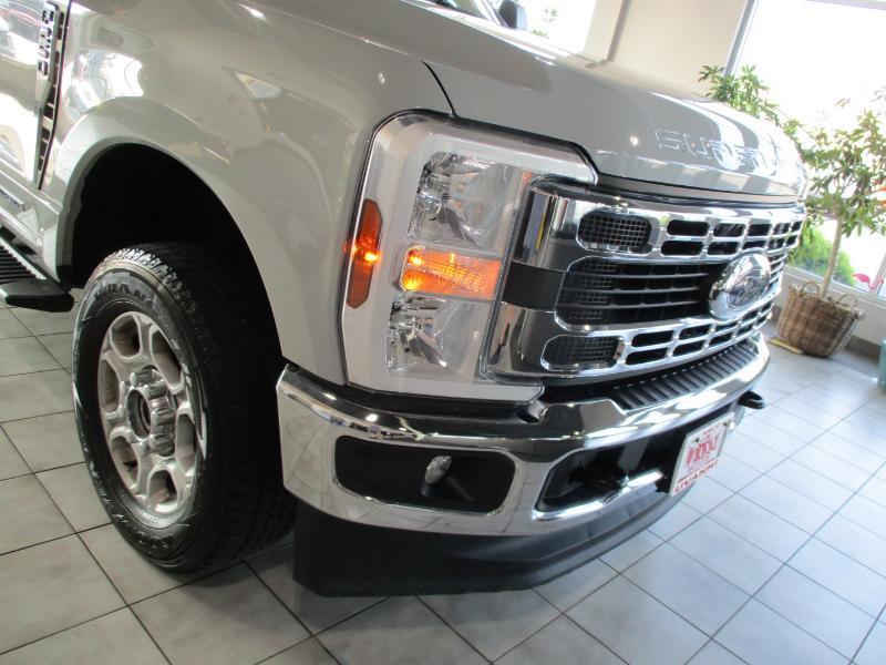 Ford F-250 SD XLT Crew Cab 4WD 2025