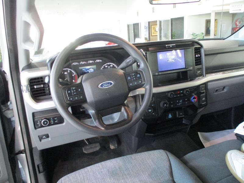 Ford F-250 SD XLT Crew Cab 4WD 2025