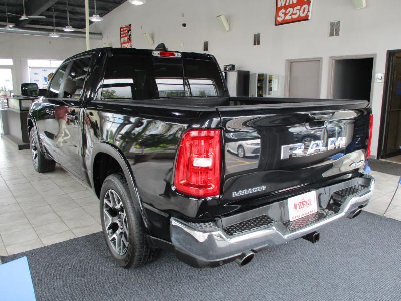 RAM 1500 Laramie Crew Cab SWB 4WD 2025