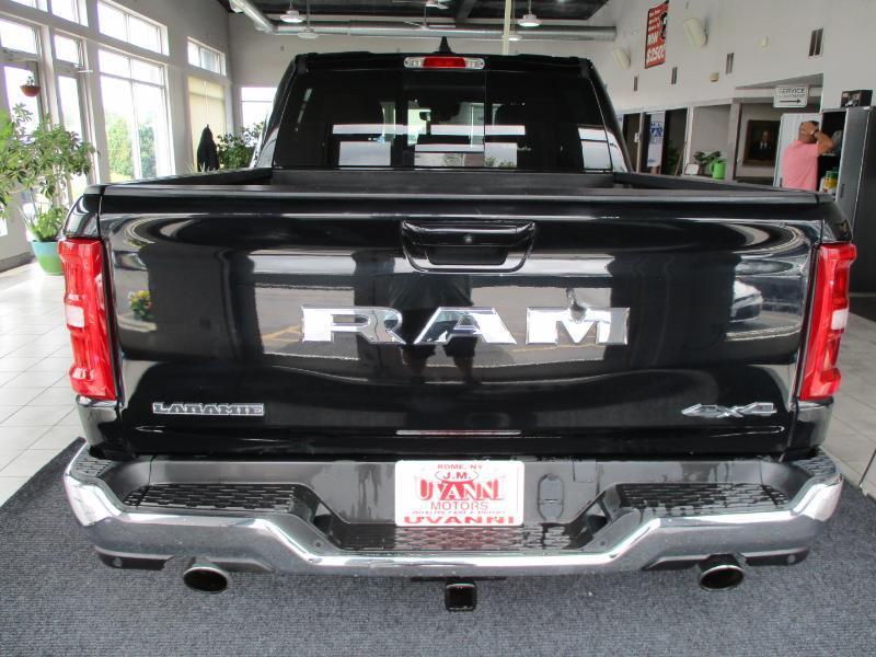 RAM 1500 Laramie Crew Cab SWB 4WD 2025