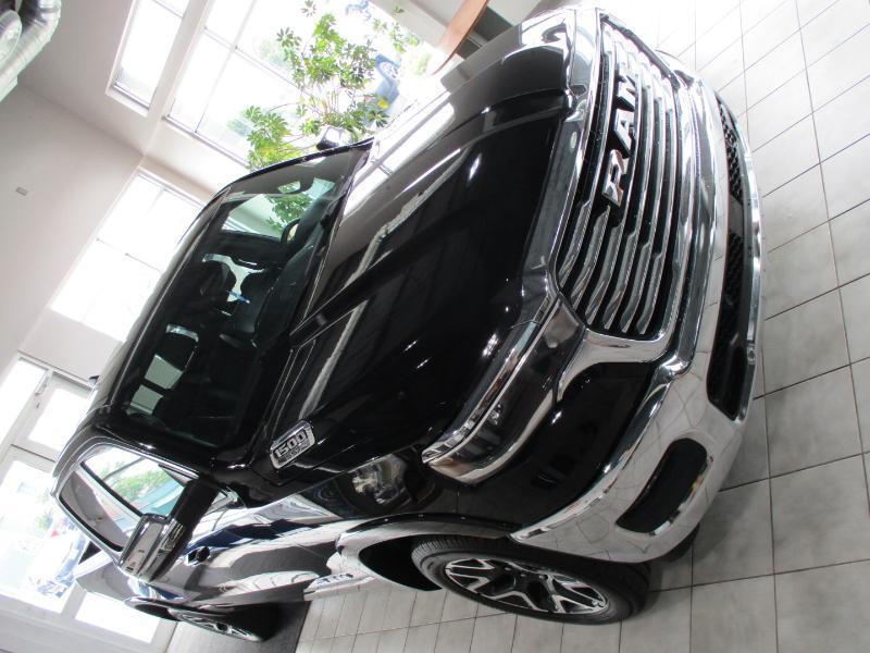 RAM 1500 Laramie Crew Cab SWB 4WD 2025