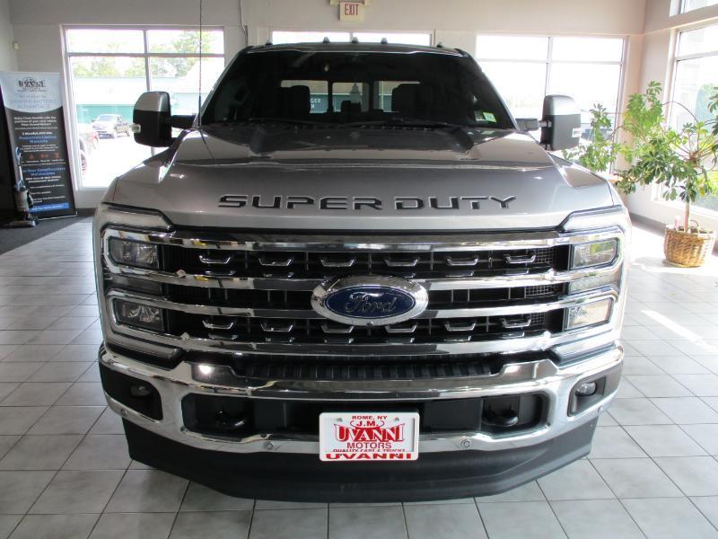 Ford F-250 SD Lariat Crew Cab 4WD 2023