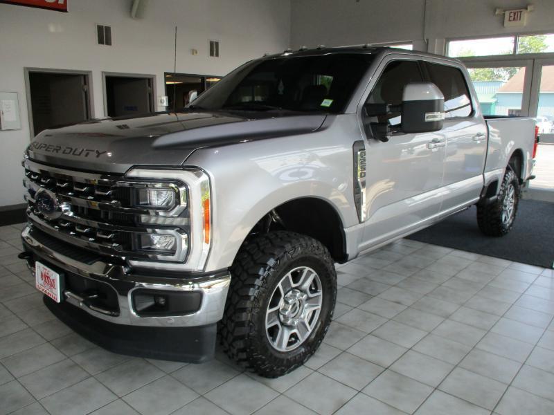 Ford F-250 SD Lariat Crew Cab 4WD 2023