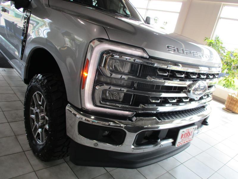 Ford F-250 SD Lariat Crew Cab 4WD 2023